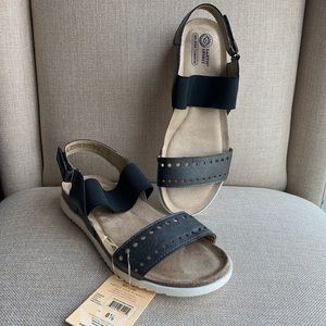 NWT Earth spirit sandals